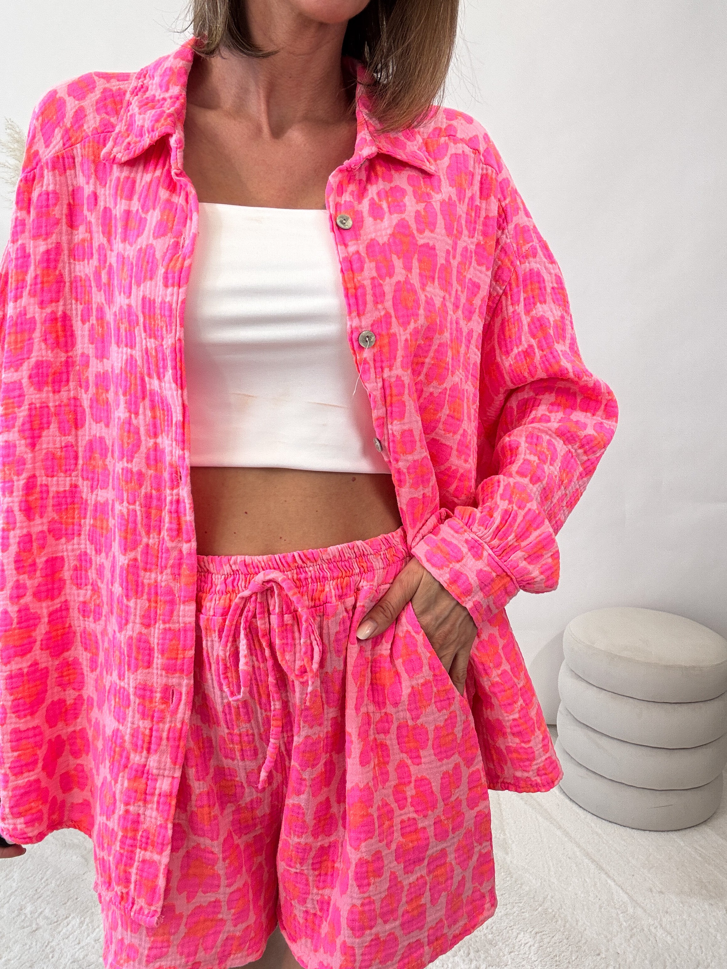 "Waffle 2.0 Leo Midi" kurze Musselinbluse - glowy pink