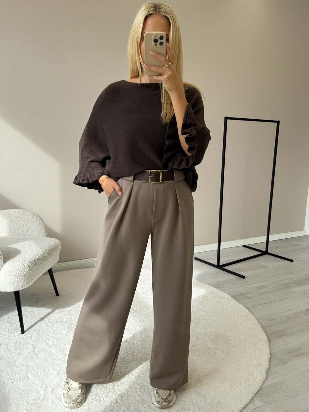 CHOCOLATE VOLANT LOOK
