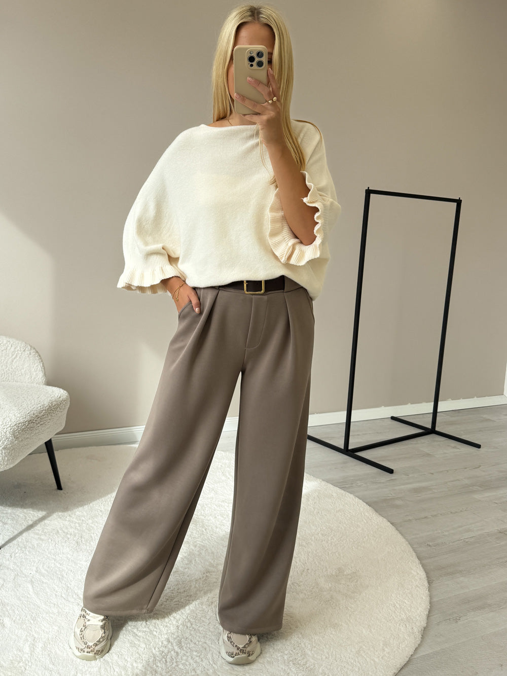 CREAM VOLANT LOOK