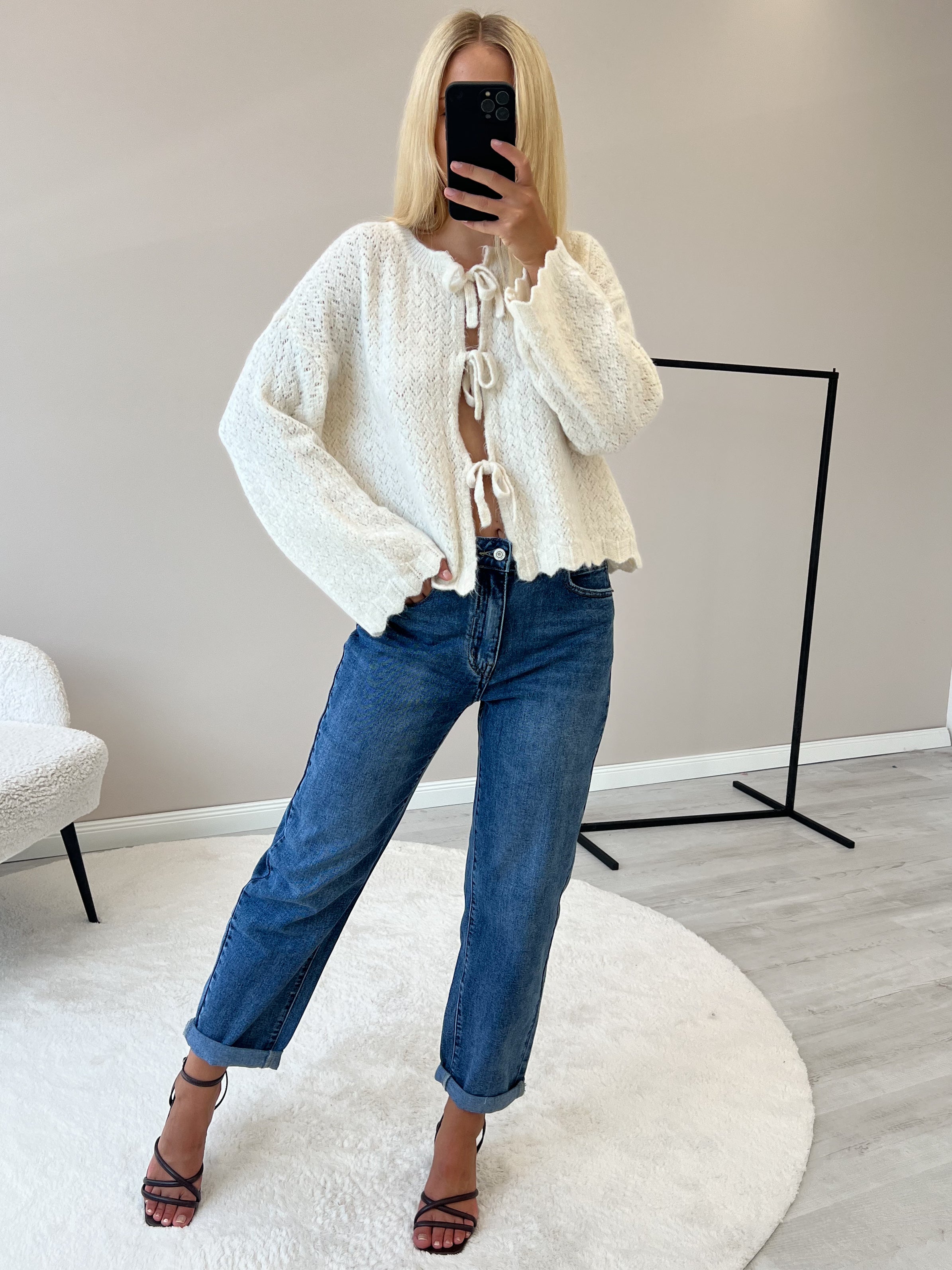 "Bellagio" süßer Cardigan mit Schleifen aus Lana Wolle - creme