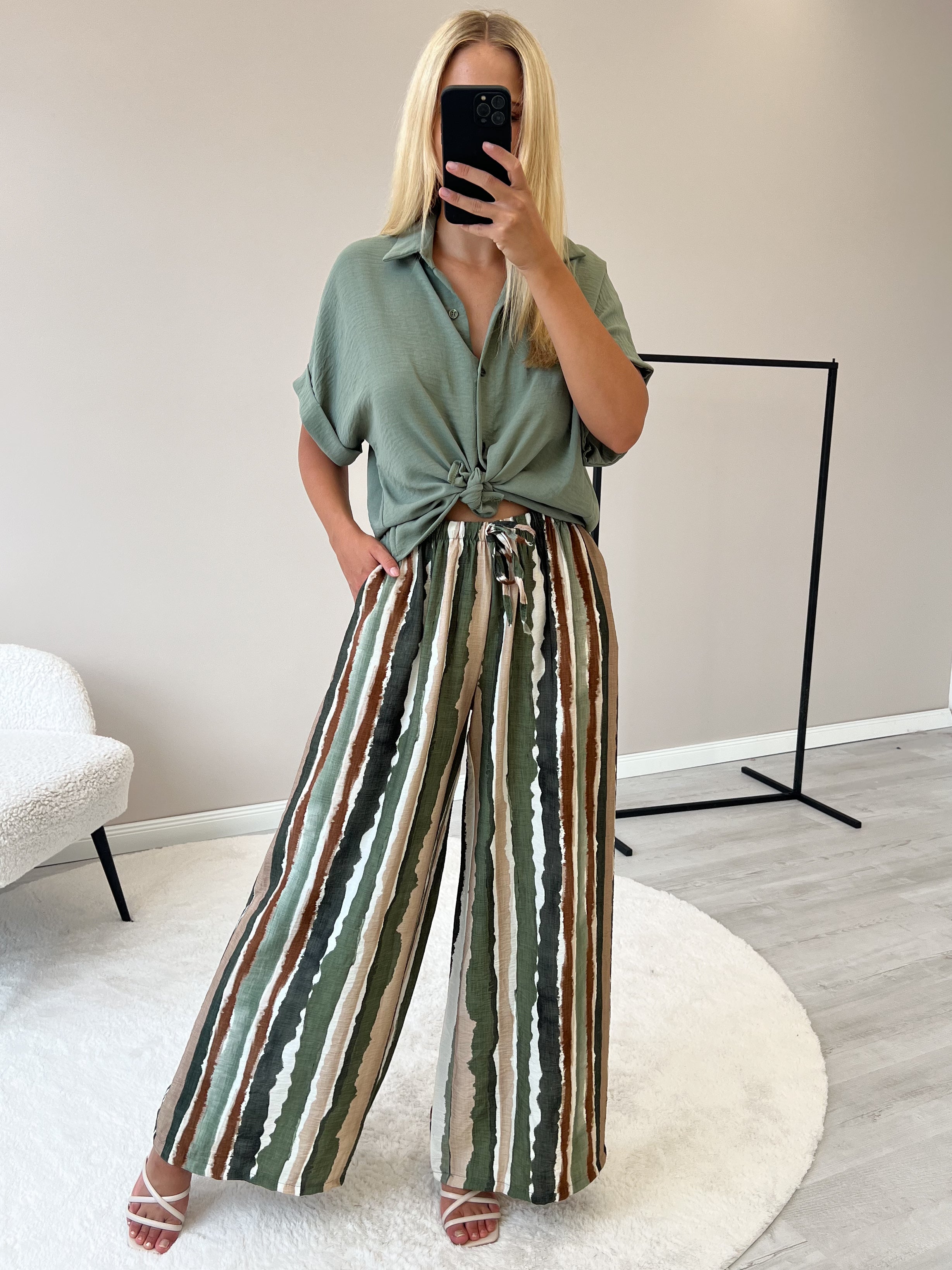 "Sunshine" kurze Bluse - matcha grün