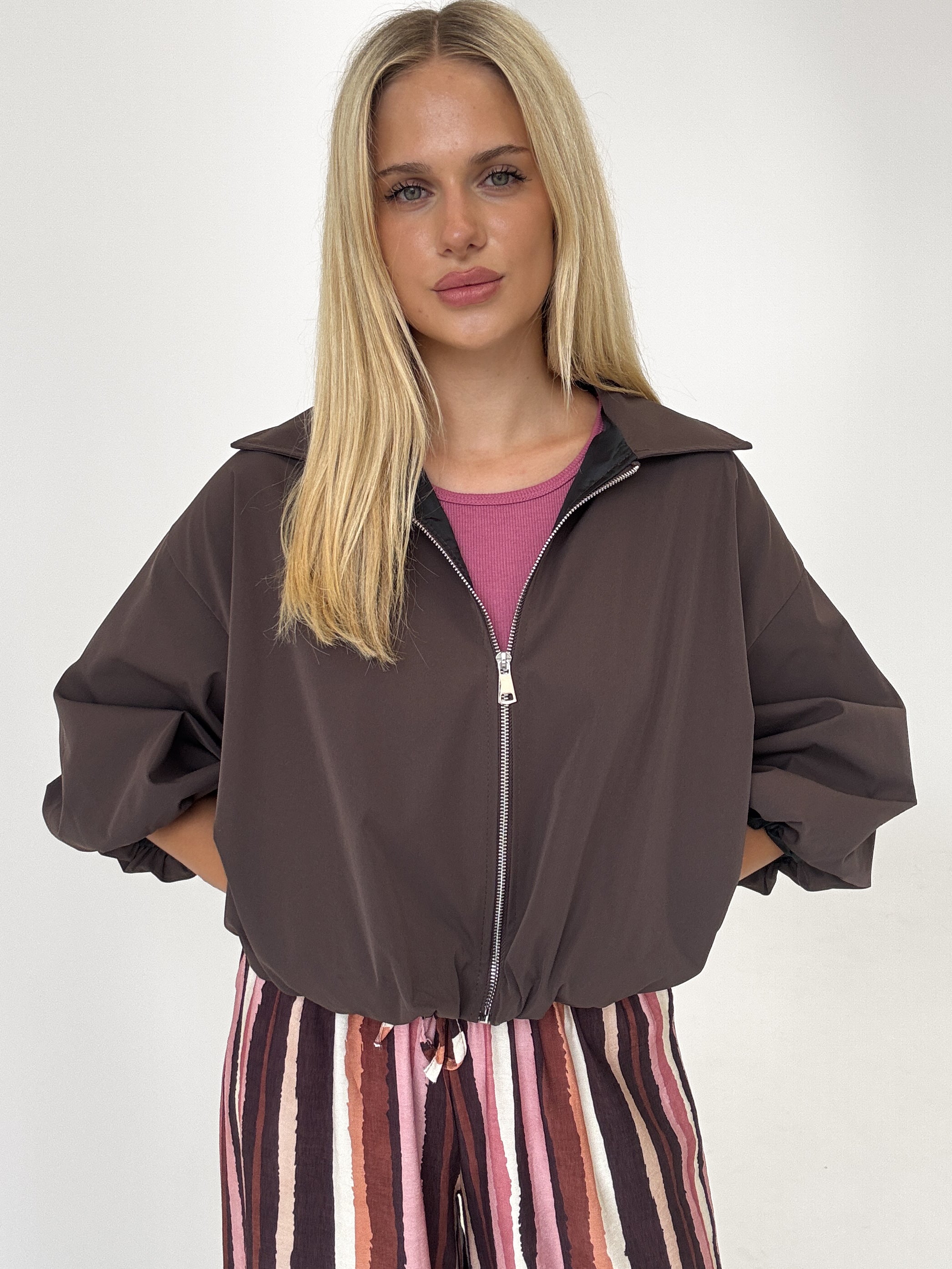 "Mena" stylische Jacke mit 7/8 Ärmeln - braun