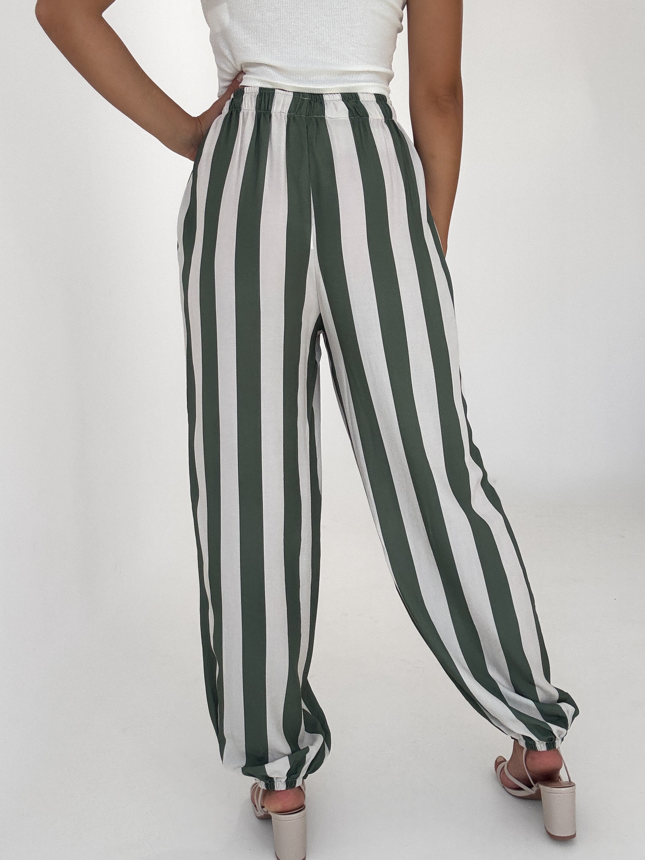 "Calma Stripes" weiche Pumphose aus Viscose - matcha/creme