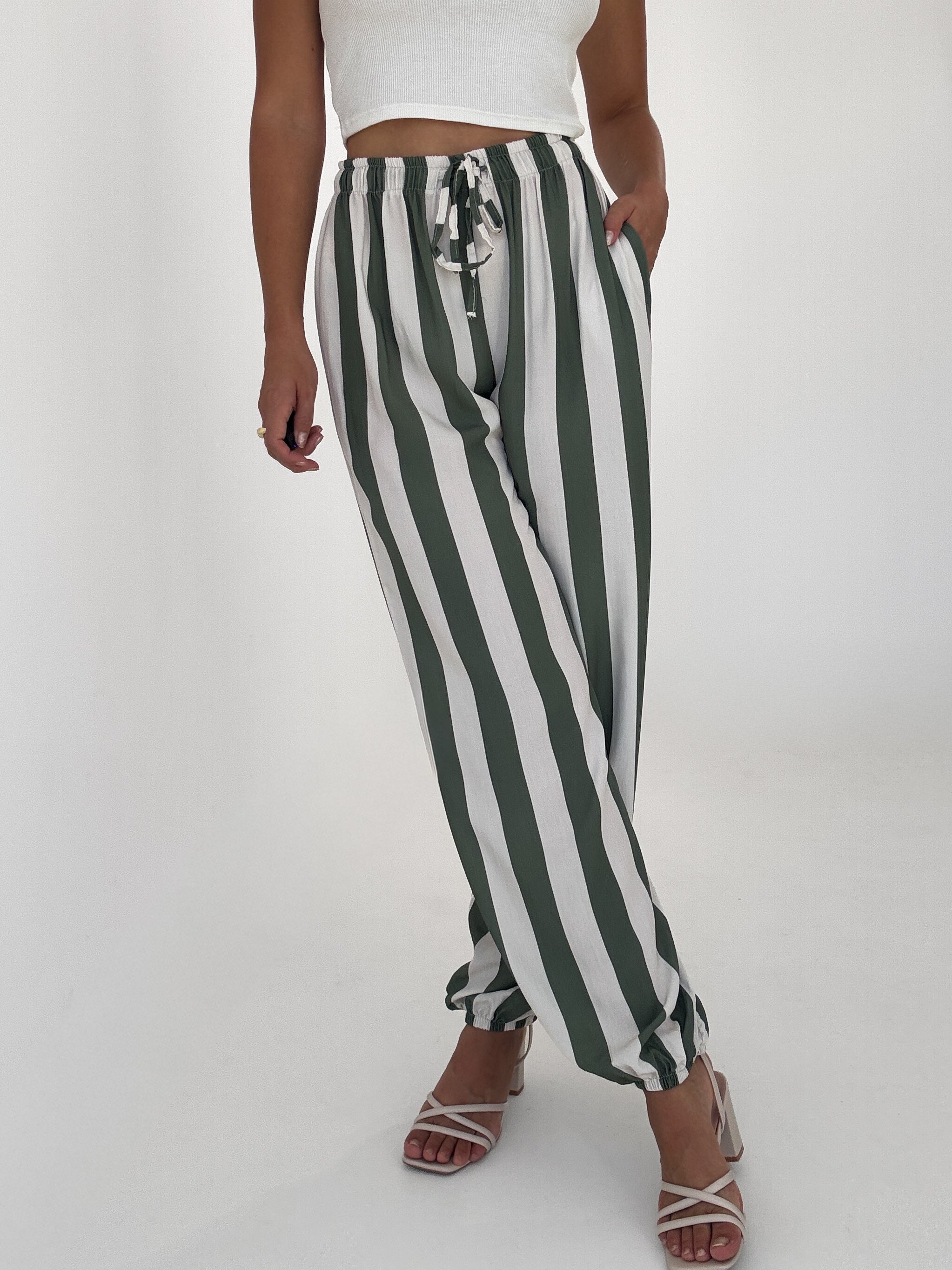 "Calma Stripes" weiche Pumphose aus Viscose - matcha/creme