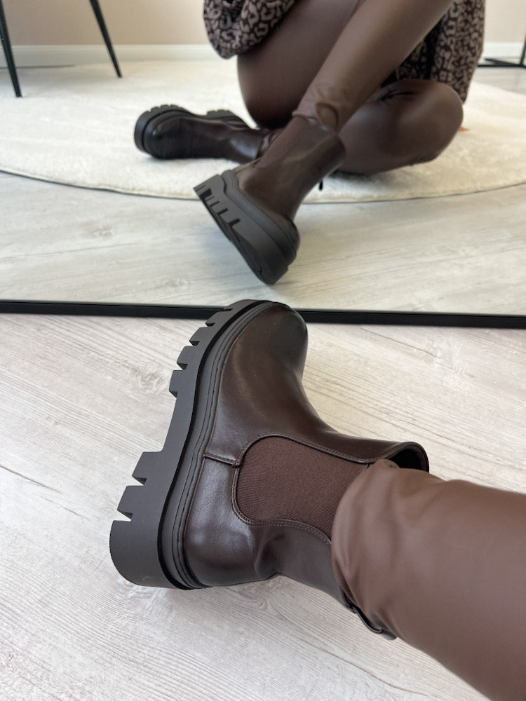 "Chunky" Chelsea Boots - chocobraun