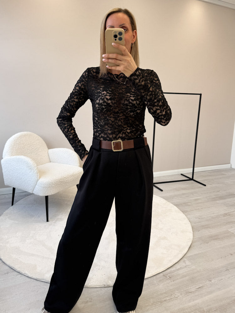DARK CHIC