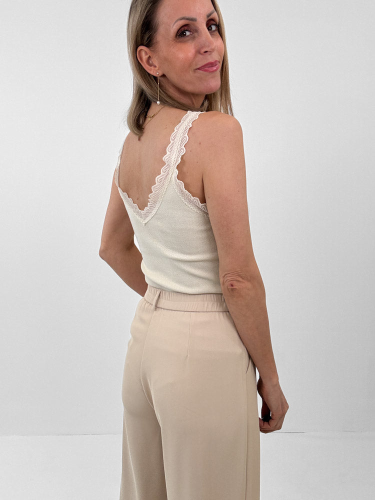 "Veria" viscose Top mit Spitzendetails - beige