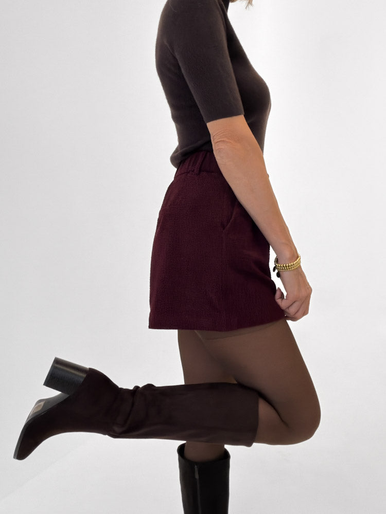 "Camilla" stylische Short aus Feinkord - bordeaux