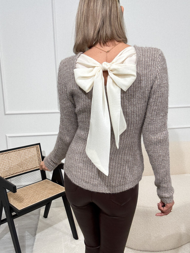 "Bow" weicher Wollpullover mit Schleife - taupe