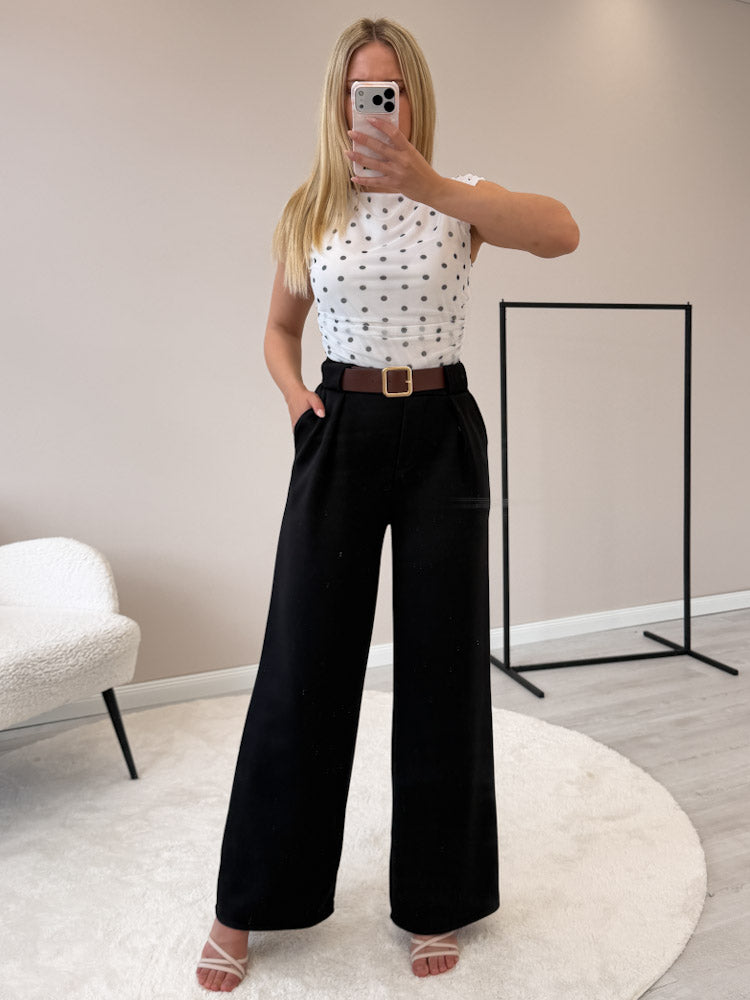 "Luna Dots" tolles Top mit seitlicher Raffung - weiß/ schwarz
