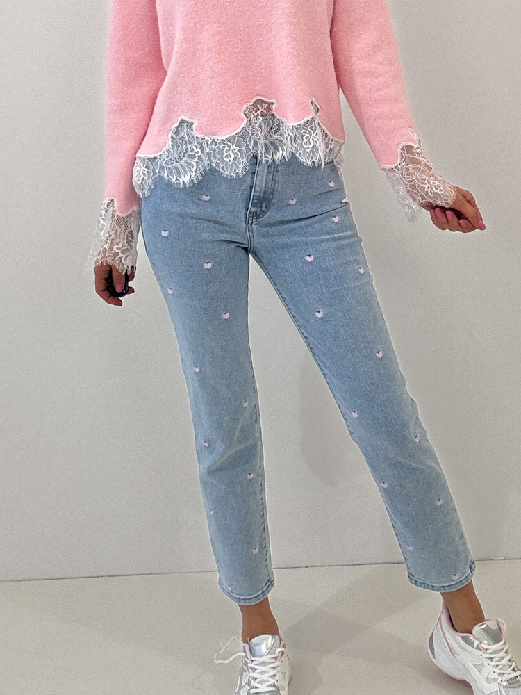 "Hearts & Denim" Mom Fit Jeans mit rosa Herzen - blau/rosa