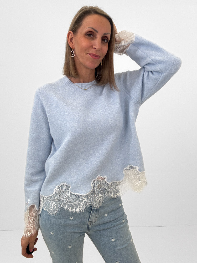 „Cesena Lace" süßer Pullover mit Spitzendetaills aus Viscose - Sky Blue