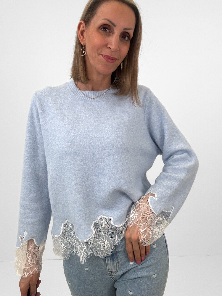 „Cesena Lace" süßer Pullover mit Spitzendetaills aus Viscose - Sky Blue