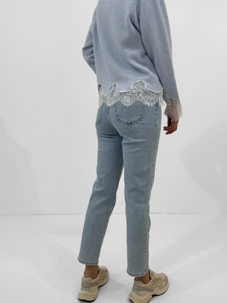 „Hearts & Denim" Mom Fit Jeans mit weißen Herzen - blau/weiß