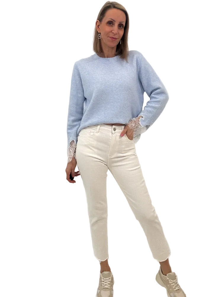 „Cesena Lace" süßer Pullover mit Spitzendetaills aus Viscose - Sky Blue
