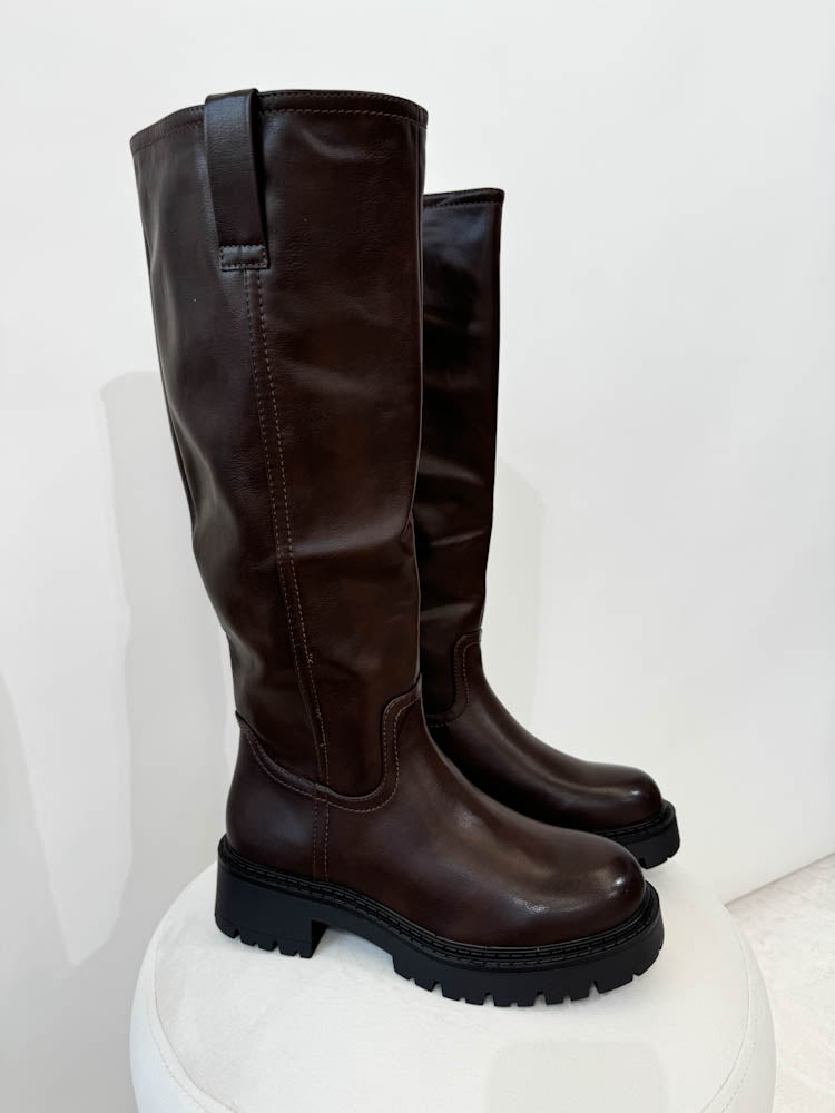 "Trendy High" Hoher Stiefel - braun