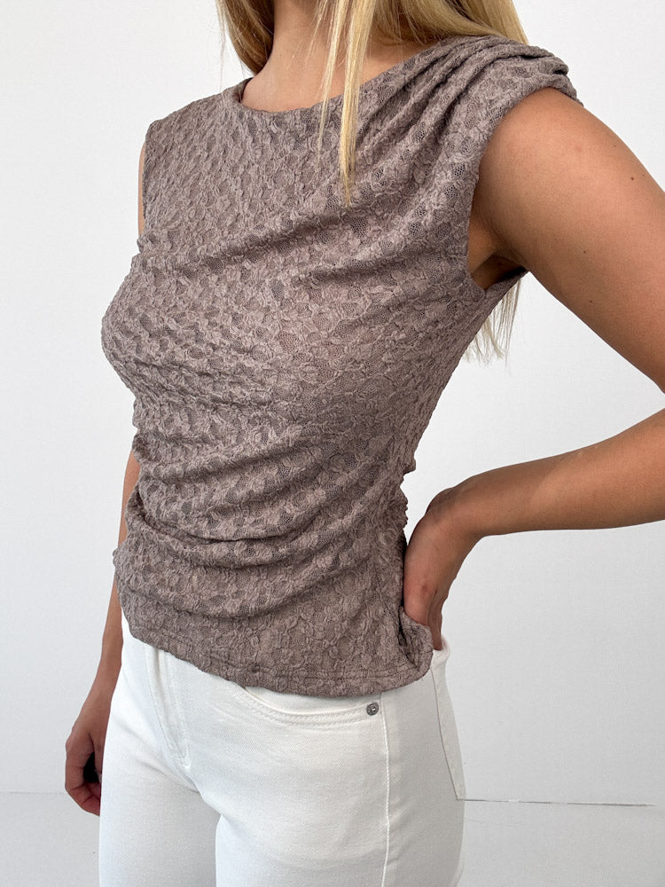 "Sweet Lace" weiches Top mit seitlicher Raffung - mocca