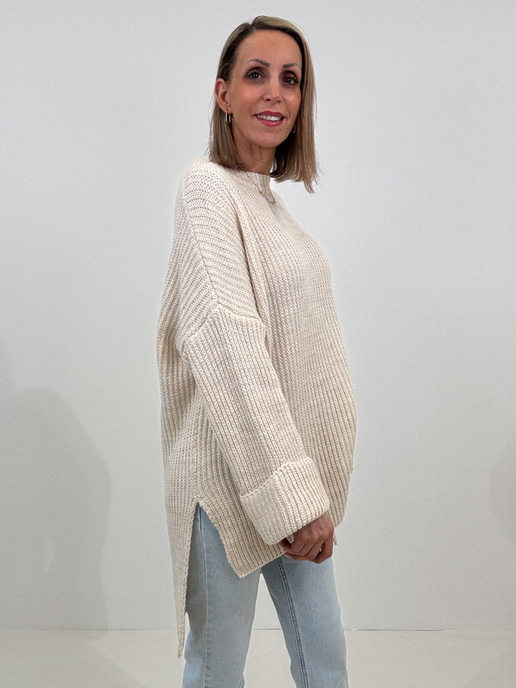 Strickpullover mit Schlitz - beige