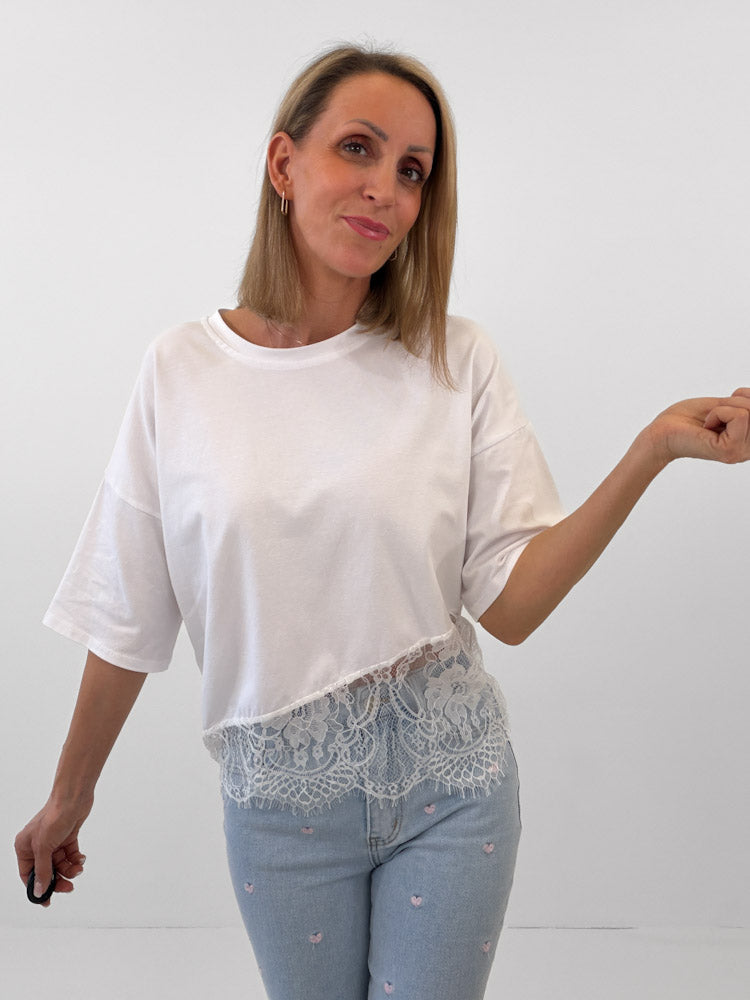 "Faro Lace" stylisches T-Shirt mit Spitzendetails - weiß