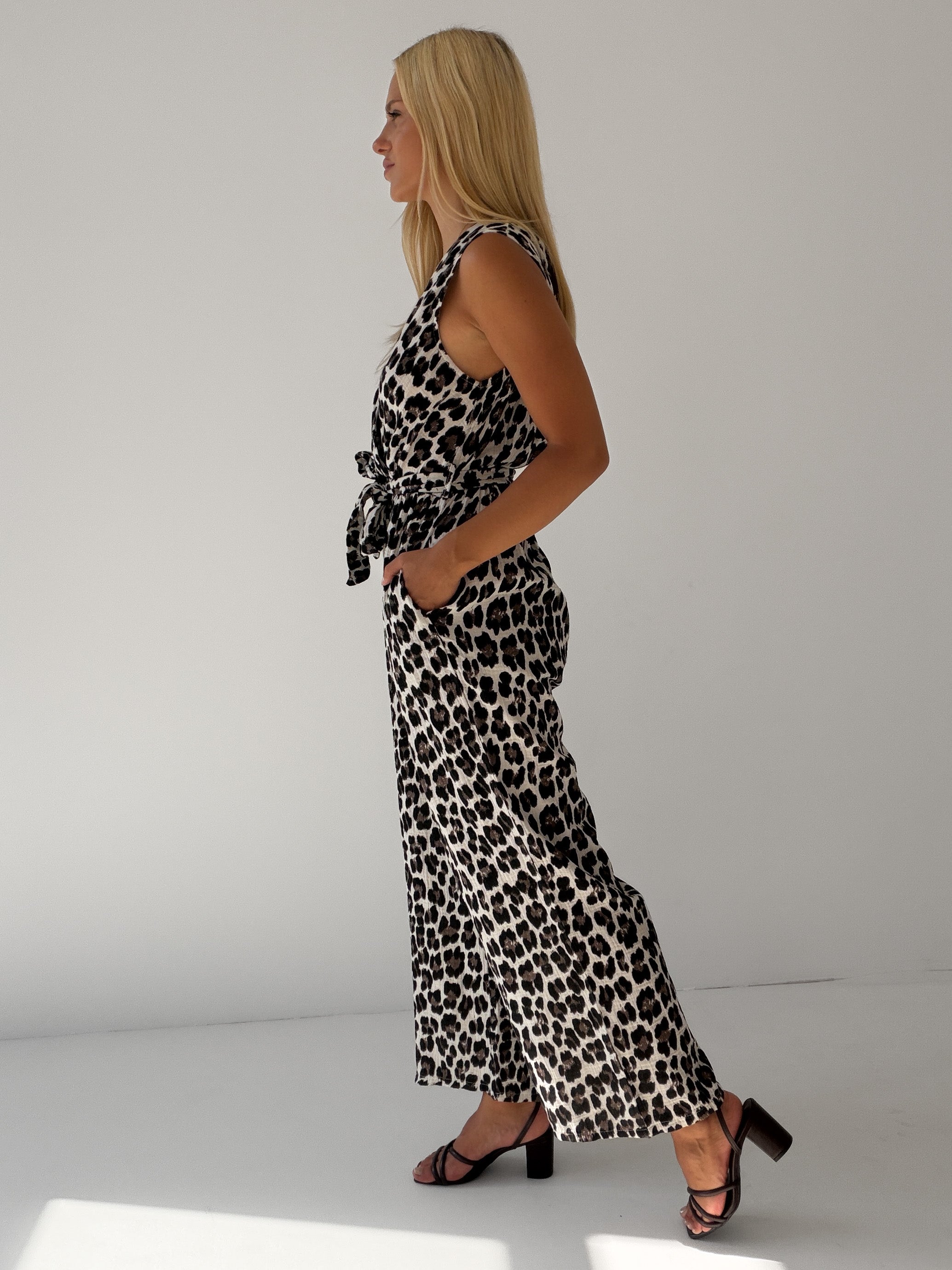 "Waffle Lea" Leo Jumpsuit aus Musselin - weiß