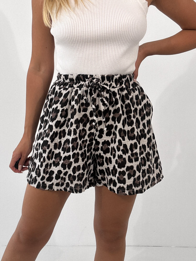 "Shorty Leo" Short aus Musselin - weiß