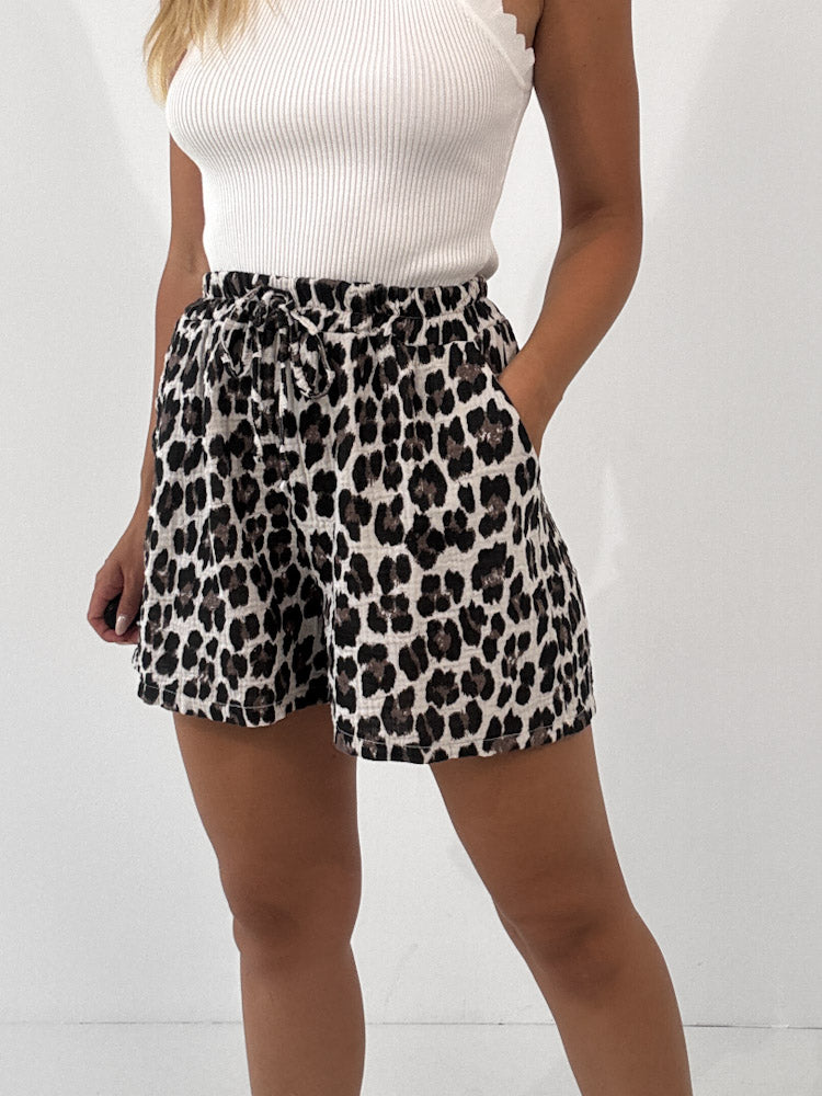 "Shorty Leo" Short aus Musselin - weiß