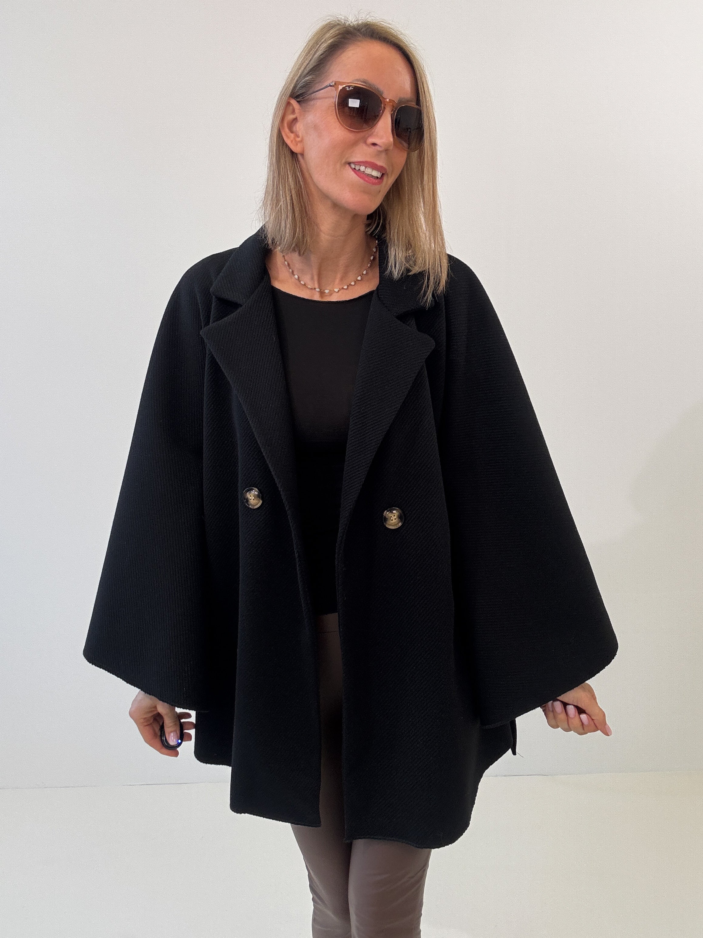 "Piacenza" schöner Poncho - schwarz