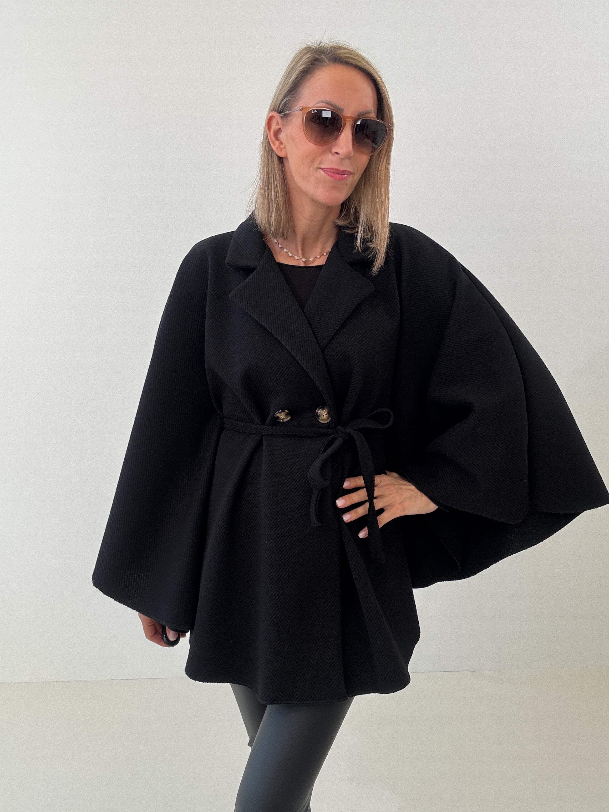 "Piacenza" schöner Poncho - schwarz