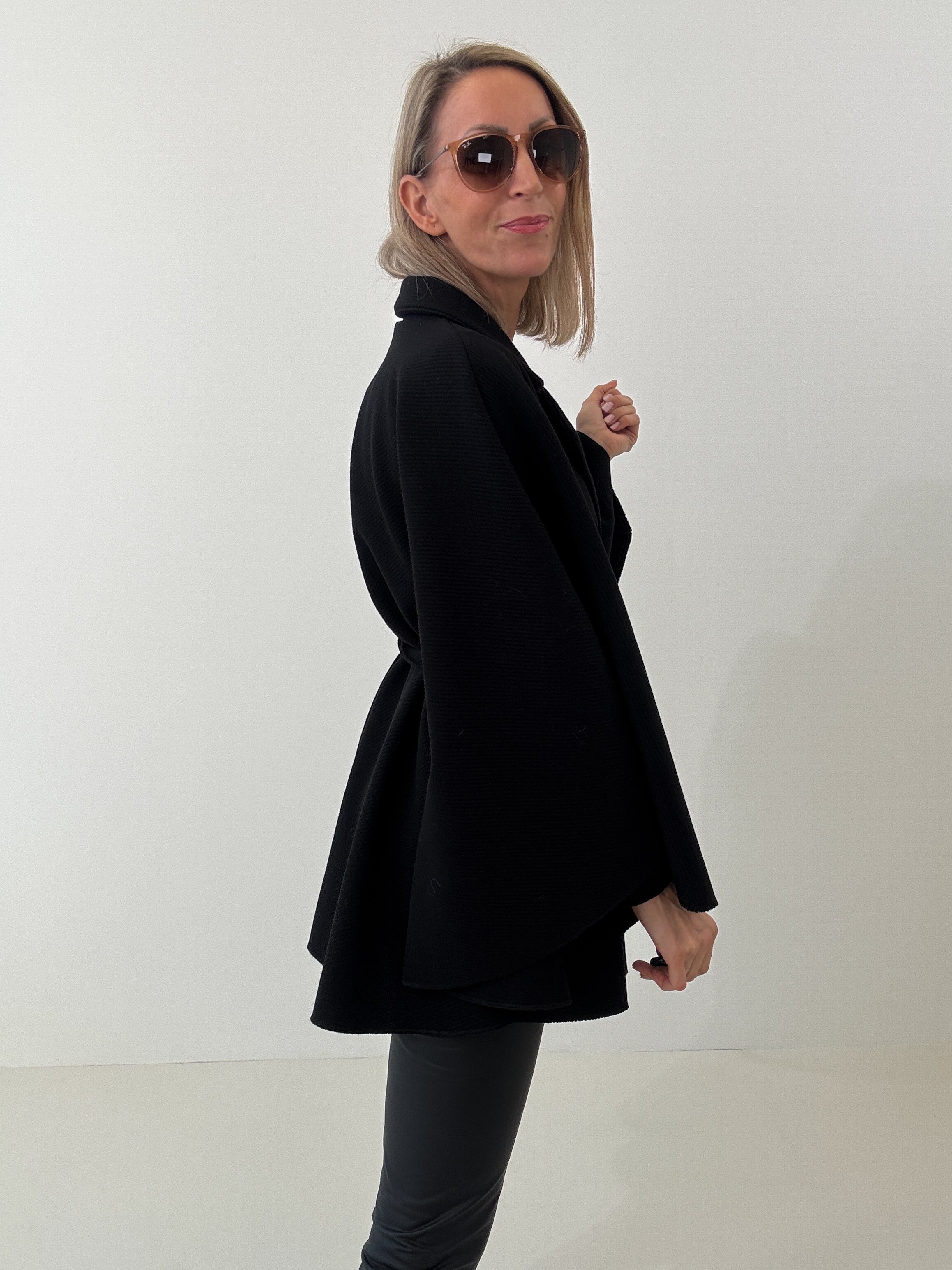 "Piacenza" schöner Poncho - schwarz