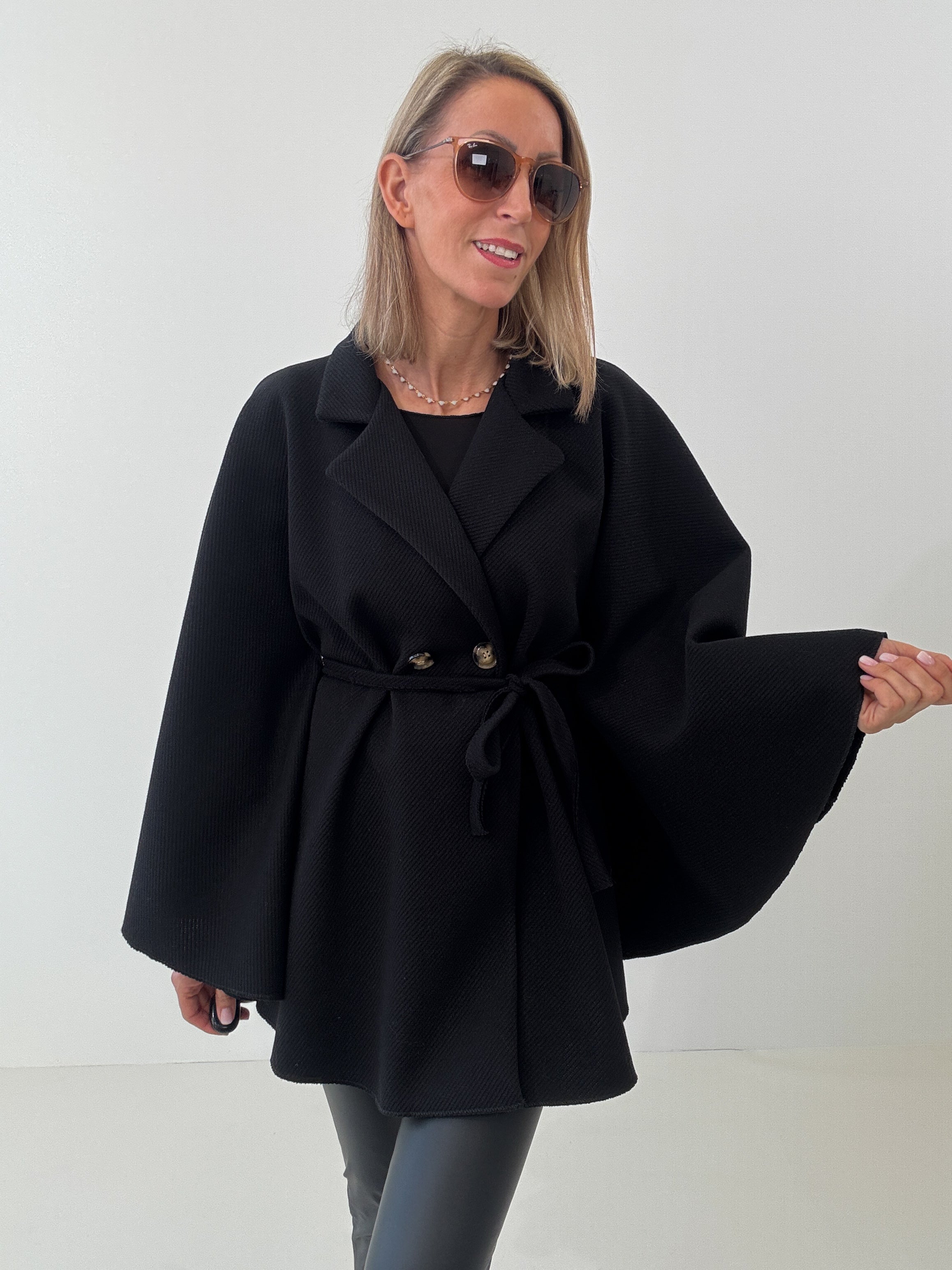 "Piacenza" schöner Poncho - schwarz