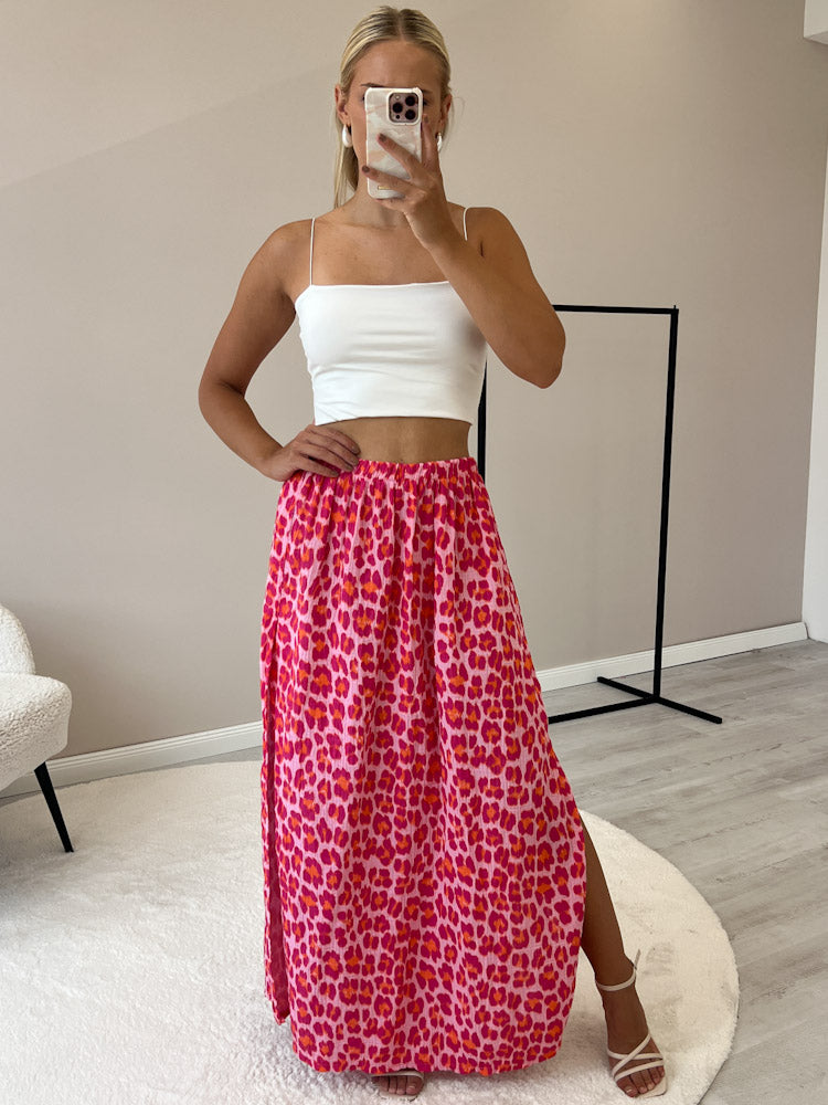 PINK LEO LOOK
