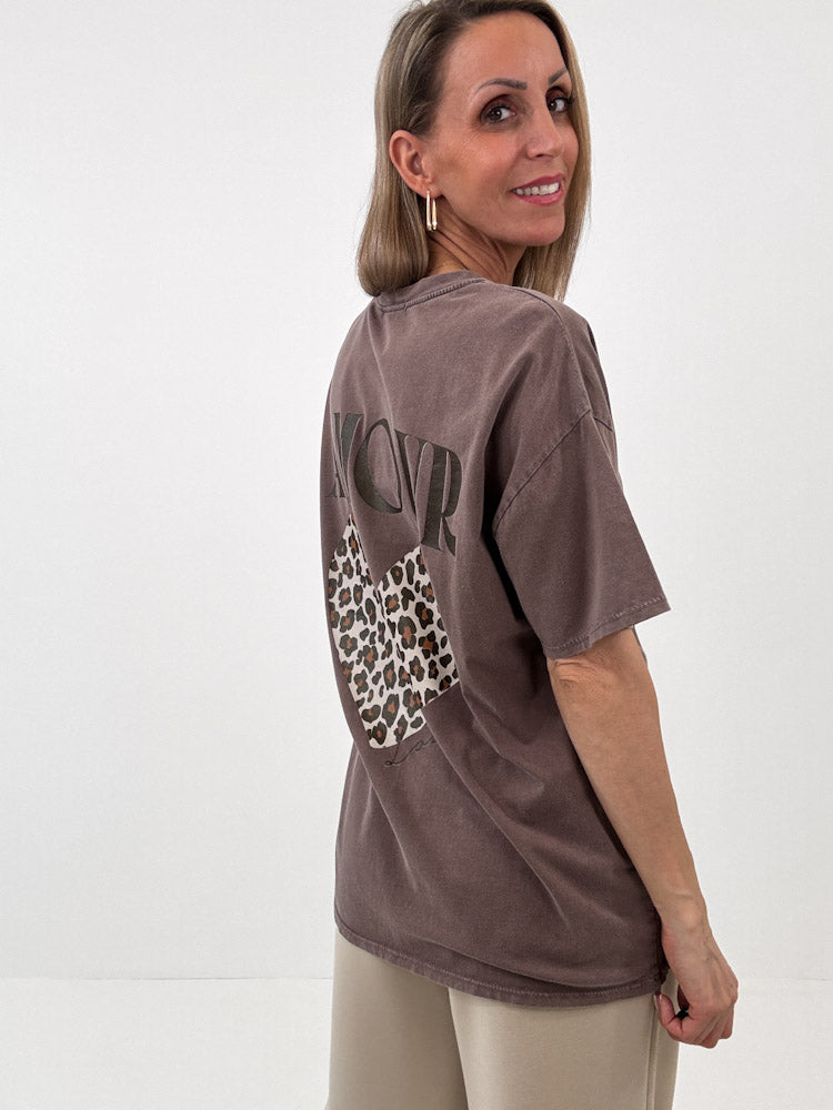 "Amour Leo" Shirt mit Statement - mocca