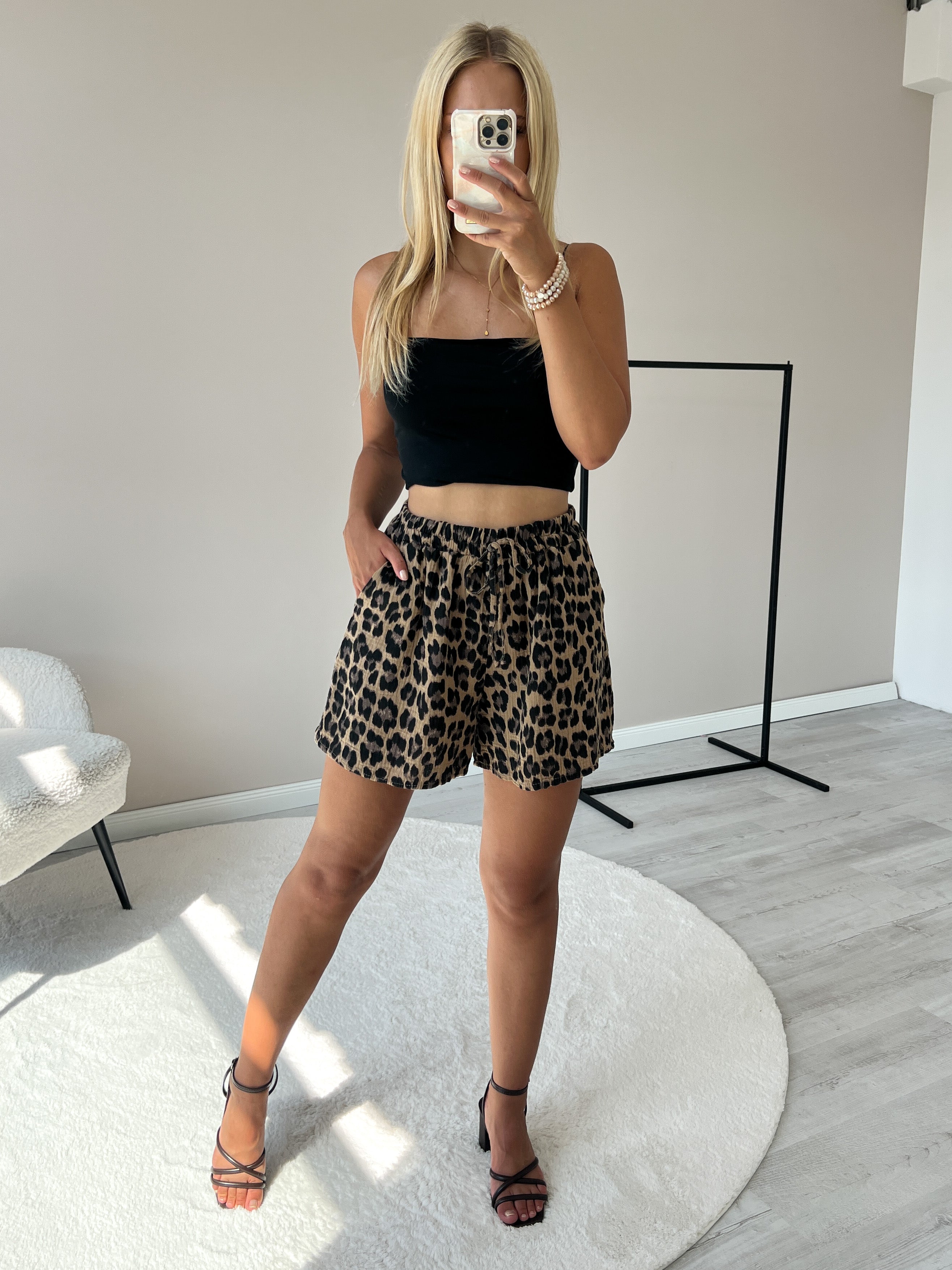 "Shorty Leo" Short aus Musselin - camel