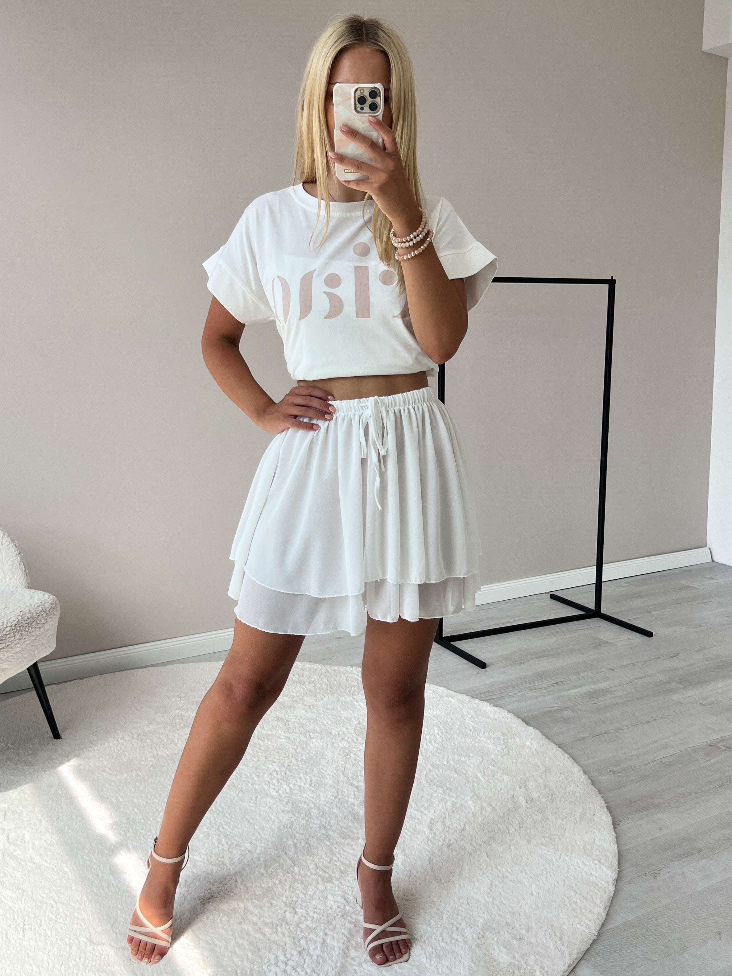 CLEAN STATEMENT LOOK