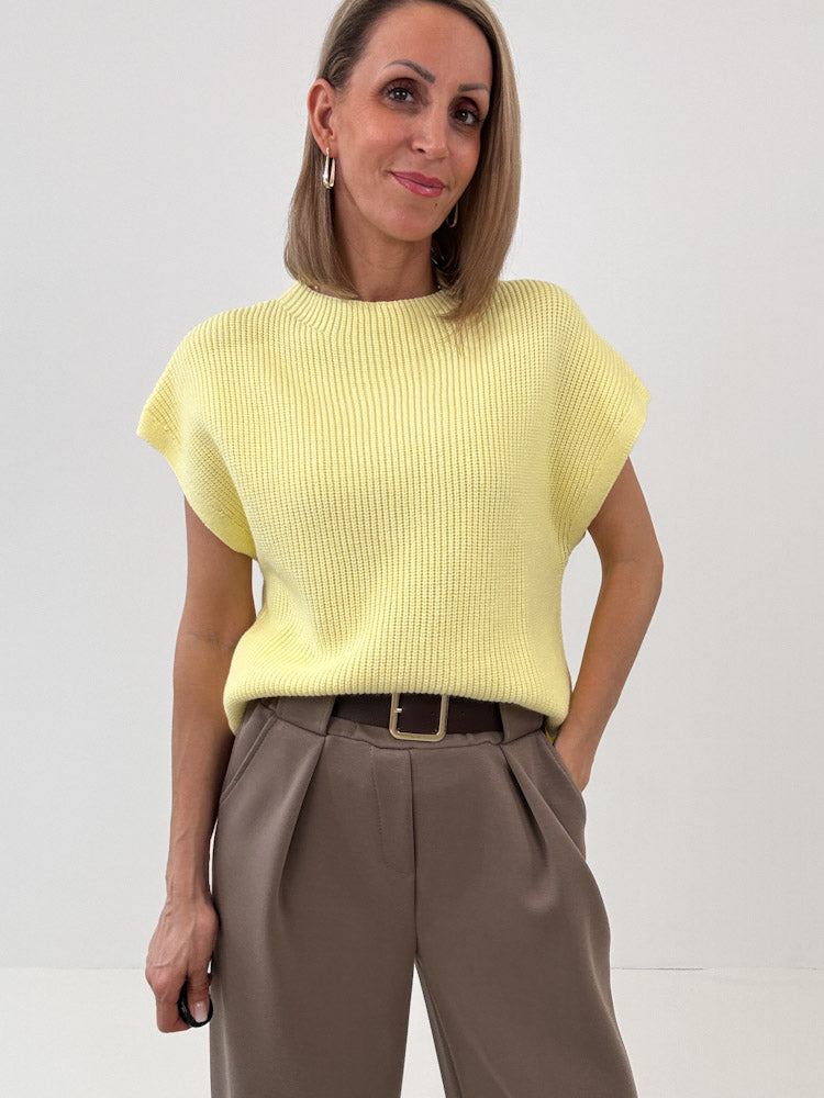 "Cozy Vest" weicher Strickweste aus Viscose - sonnengelb