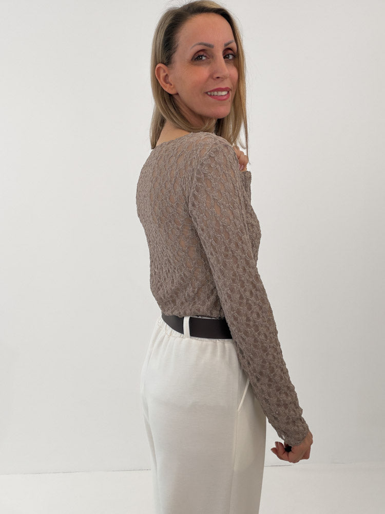 "Feral Lace 2.0" Shirt aus weicher Spitze - mocca