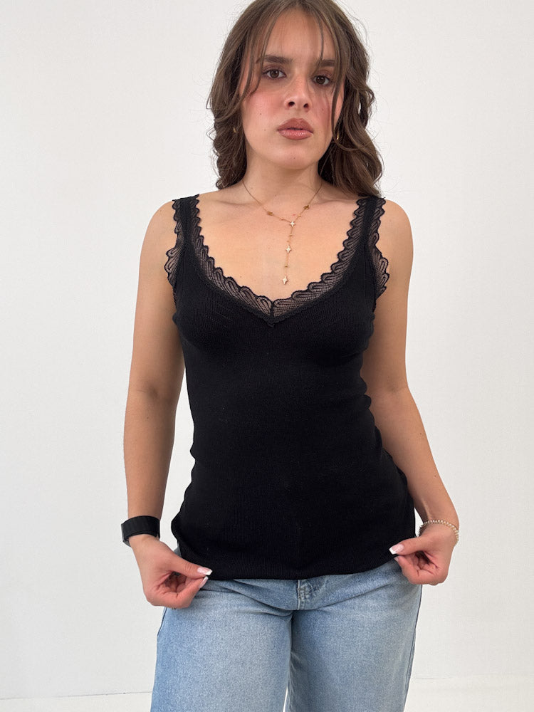 "Veria" viscose Top mit Spitzendetails - schwarz