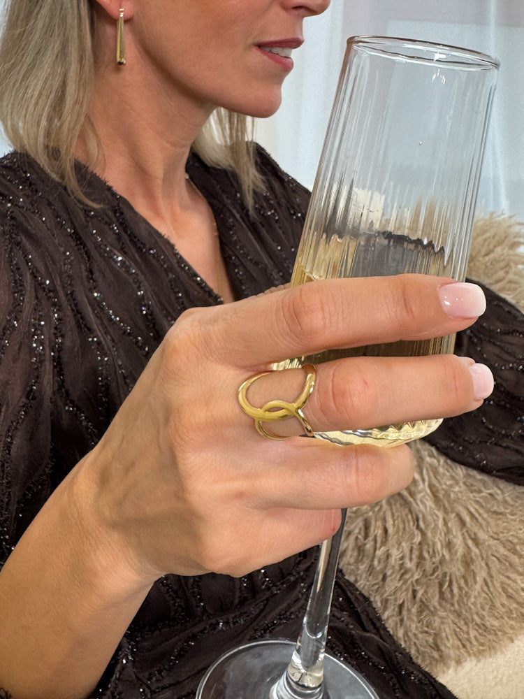 "Timeless Loop" stylischer Ring - gold