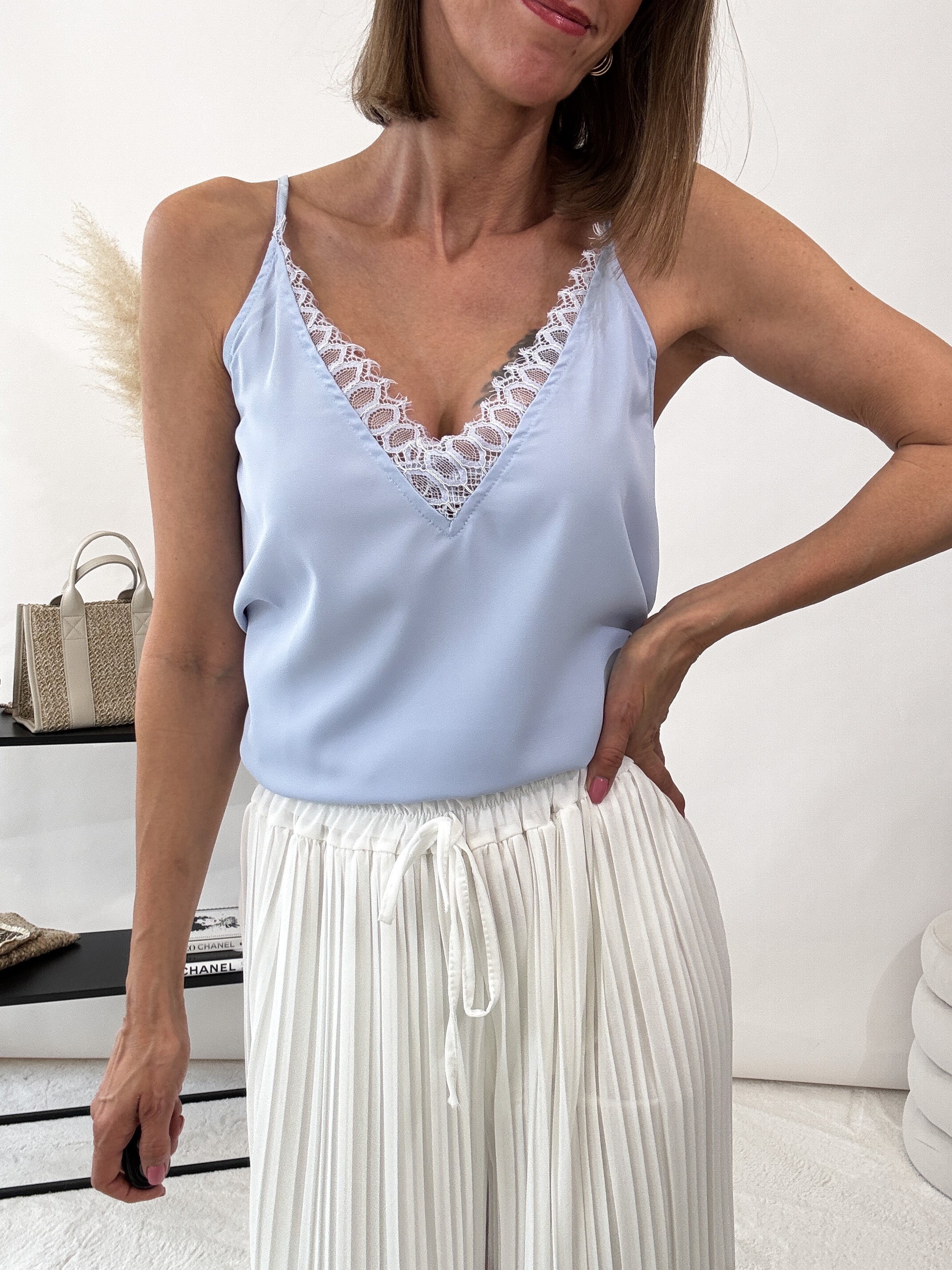 Lace Top mit Spitze - hellblau