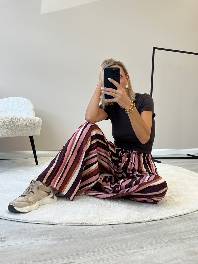 STRIPED MOOD LOOK