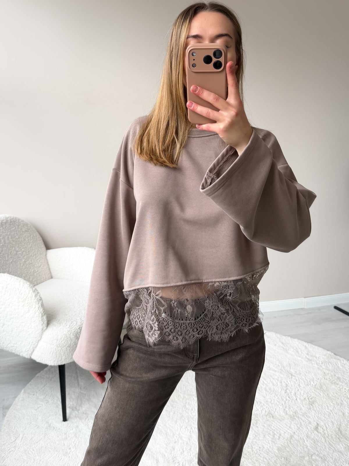 "Faro Lace" stylisches Sweatshirt mit Spitzendetails - mocca