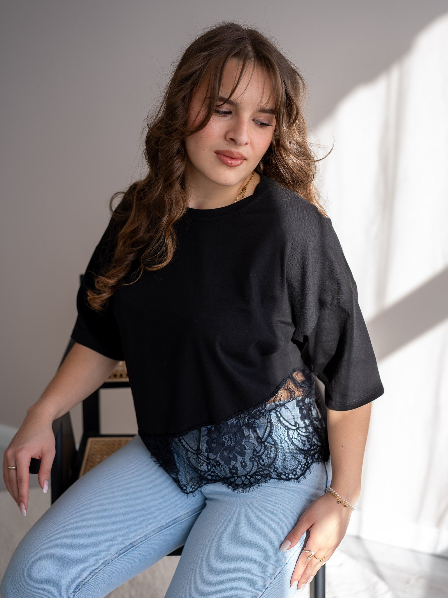 "Faro Lace" stylisches T-Shirt mit Spitzendetails - schwarz