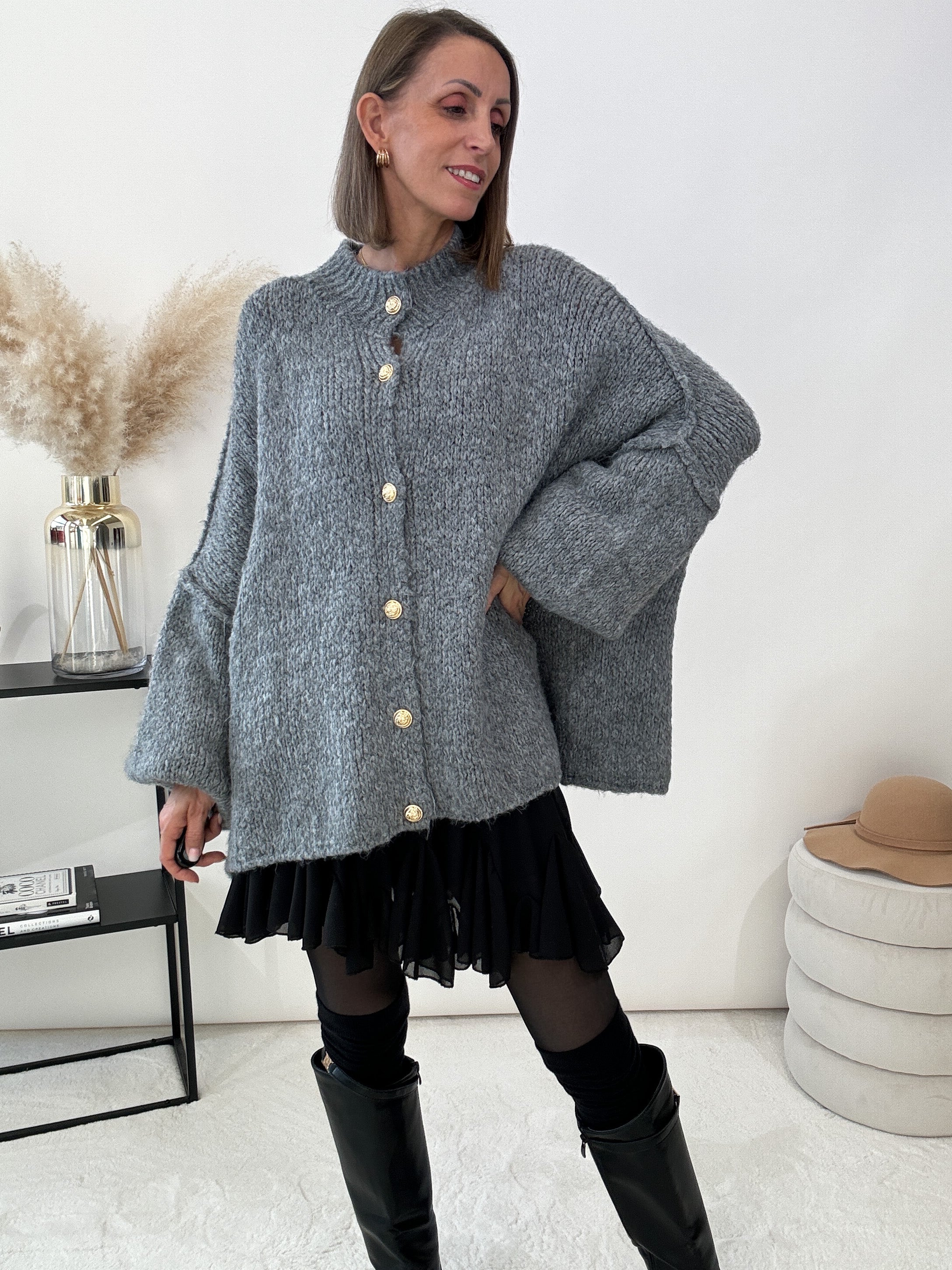 "Cozy Button" kuscheliger Oversize Cardigan - grau