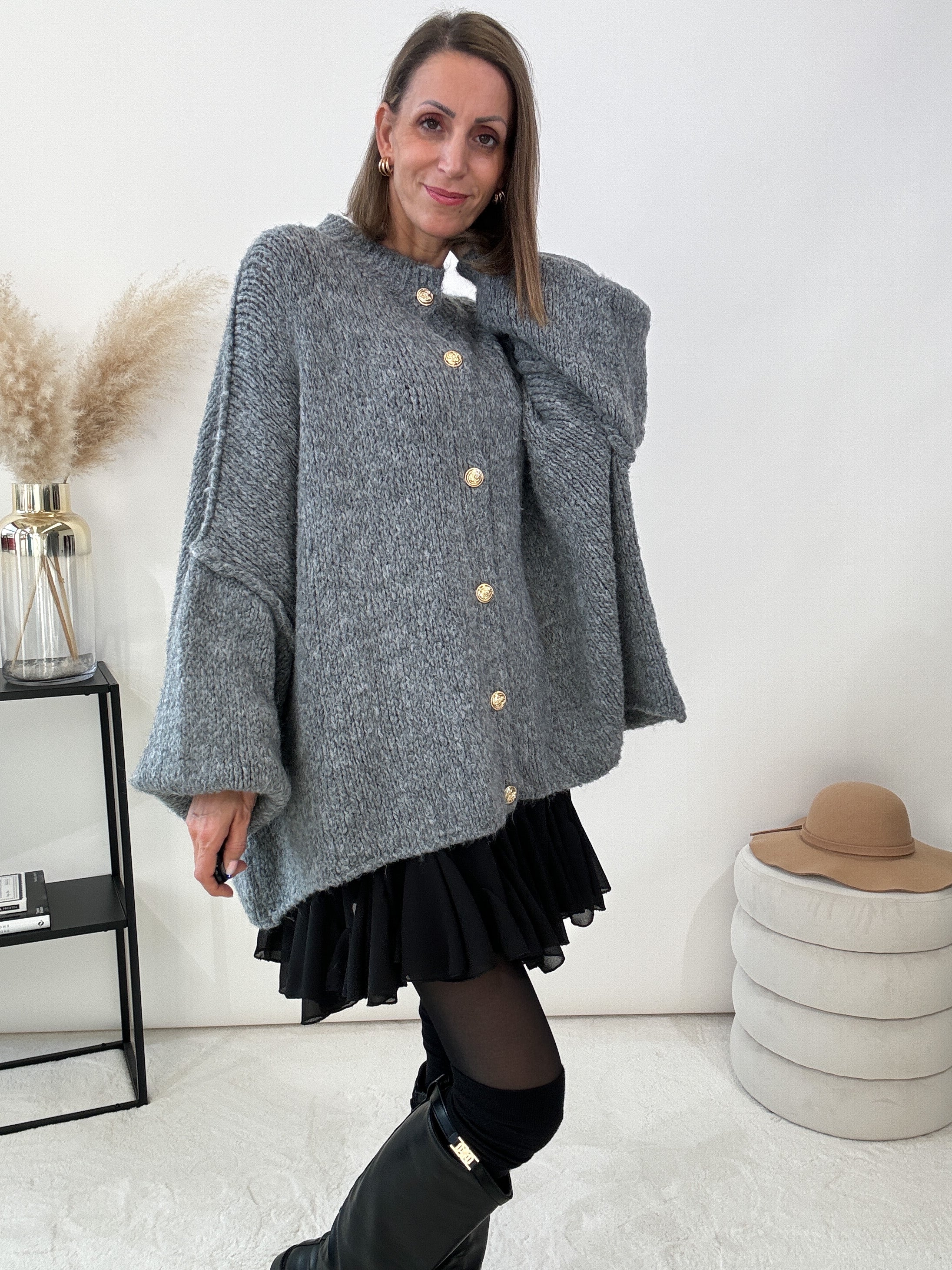 "Cozy Button" kuscheliger Oversize Cardigan - grau