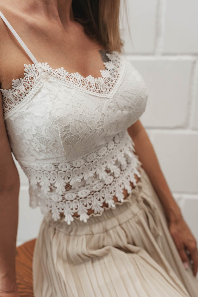 "Leah" Crop Top Lace - weiss