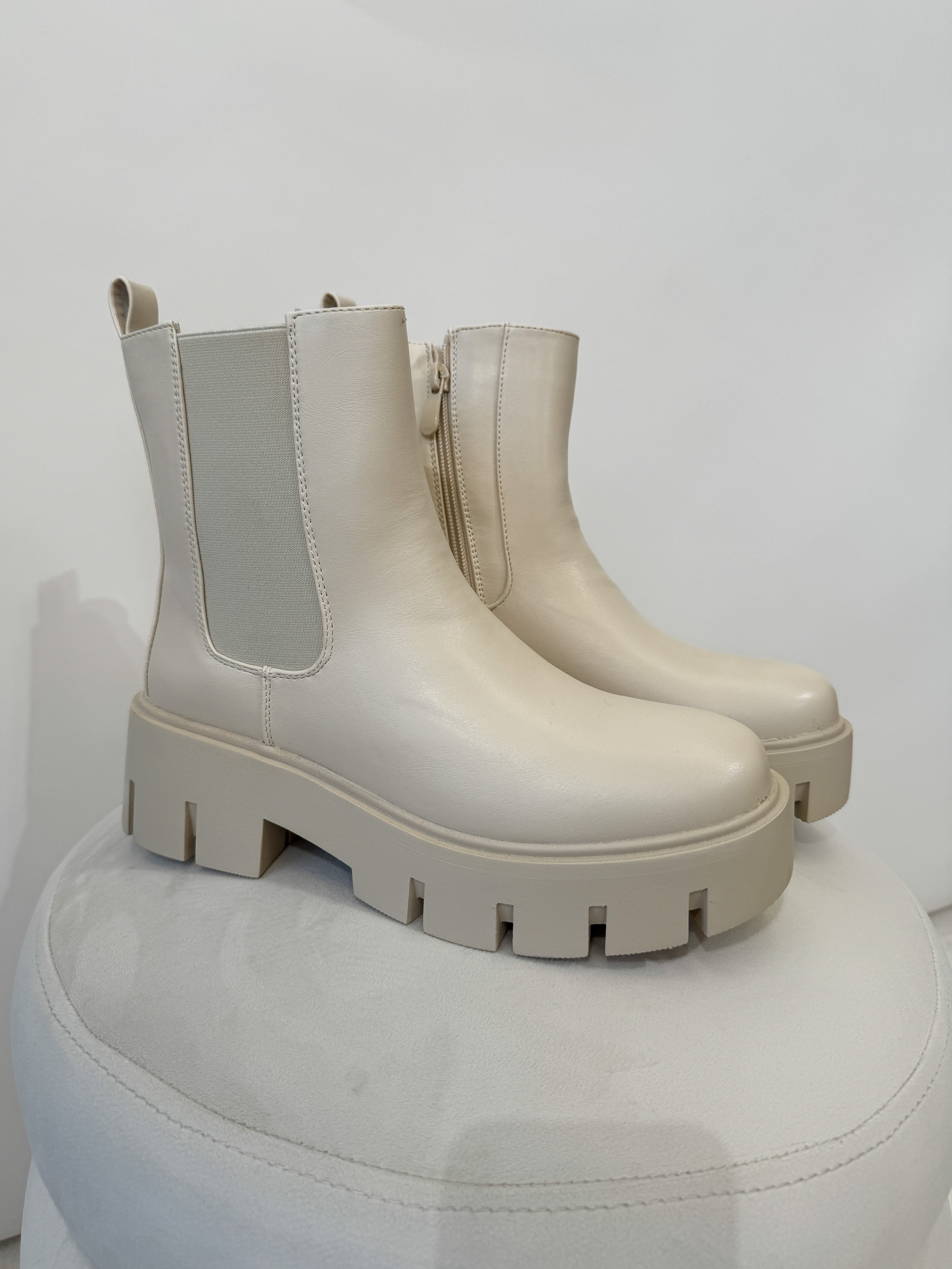 "Chunky" Chelsea Boots - beige