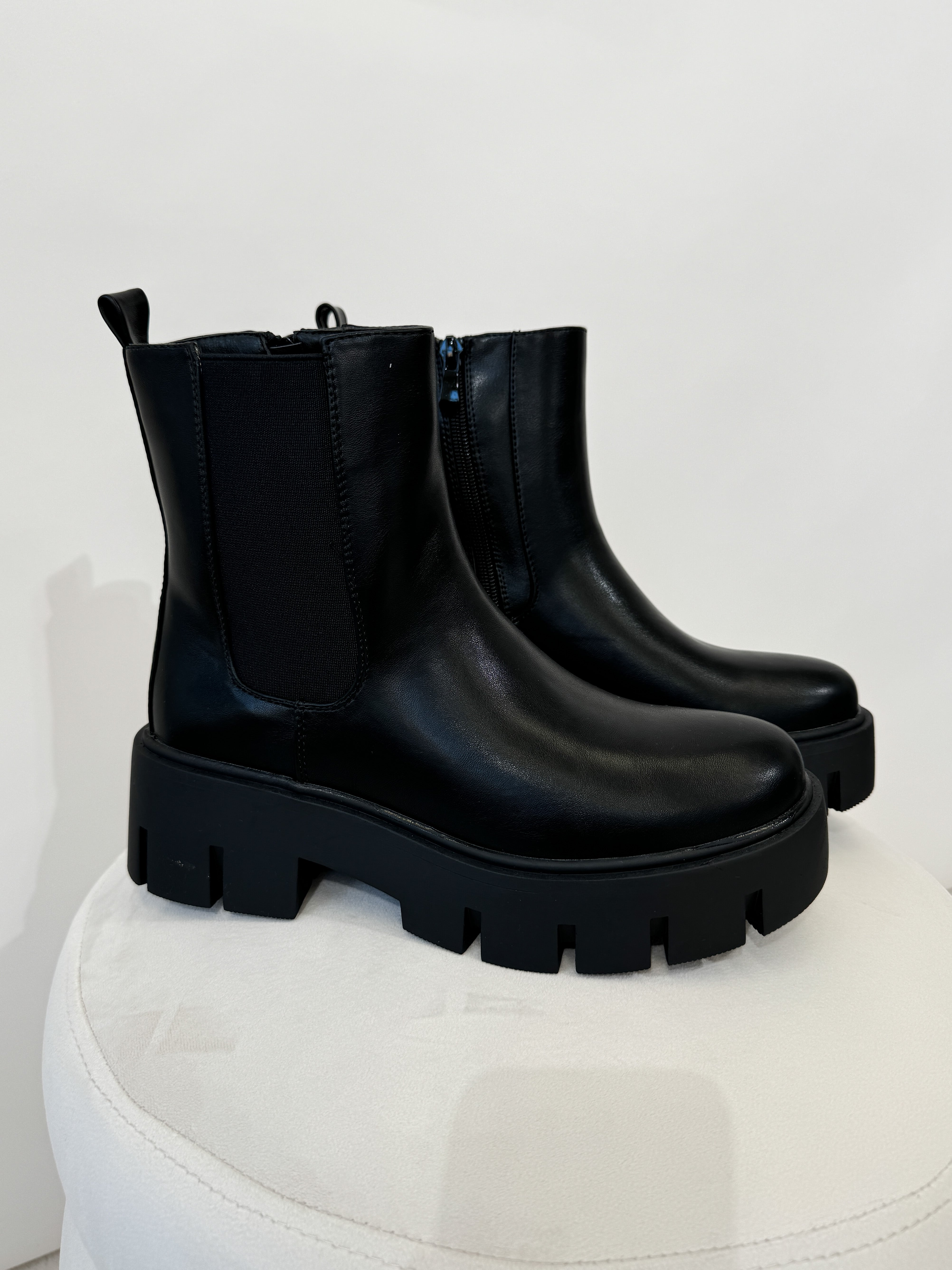 "Chunky" Chelsea Boots - schwarz