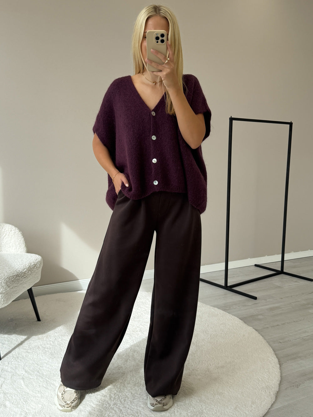 BORDEAUX VEST LOOK