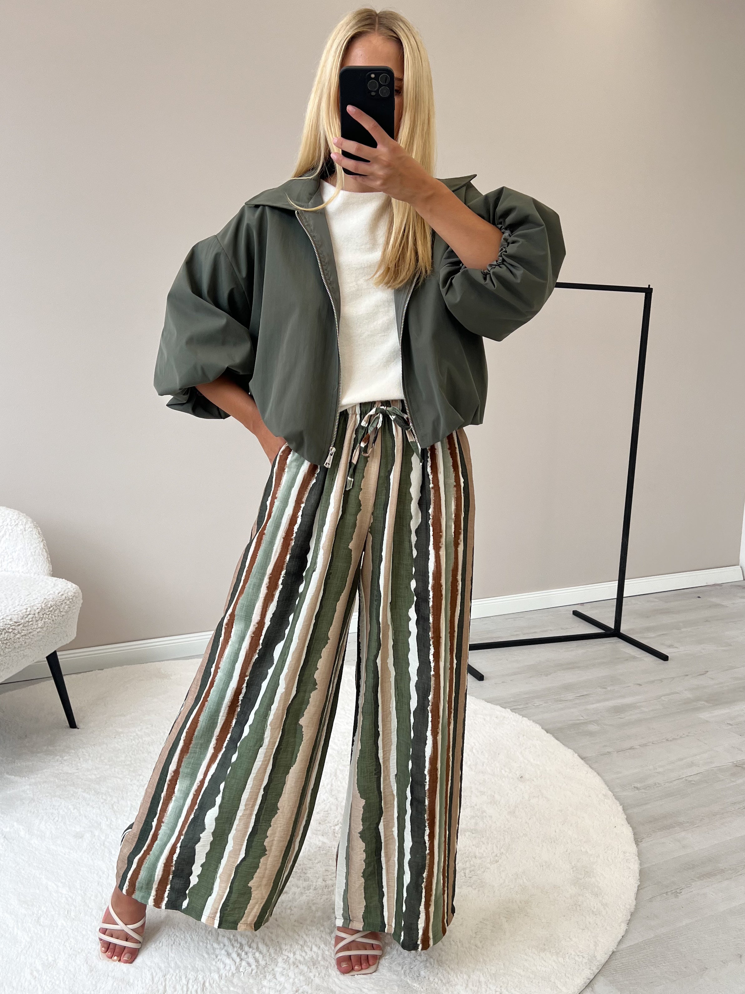 "Mena" stylische Jacke mit 7/8 Ärmeln - khaki