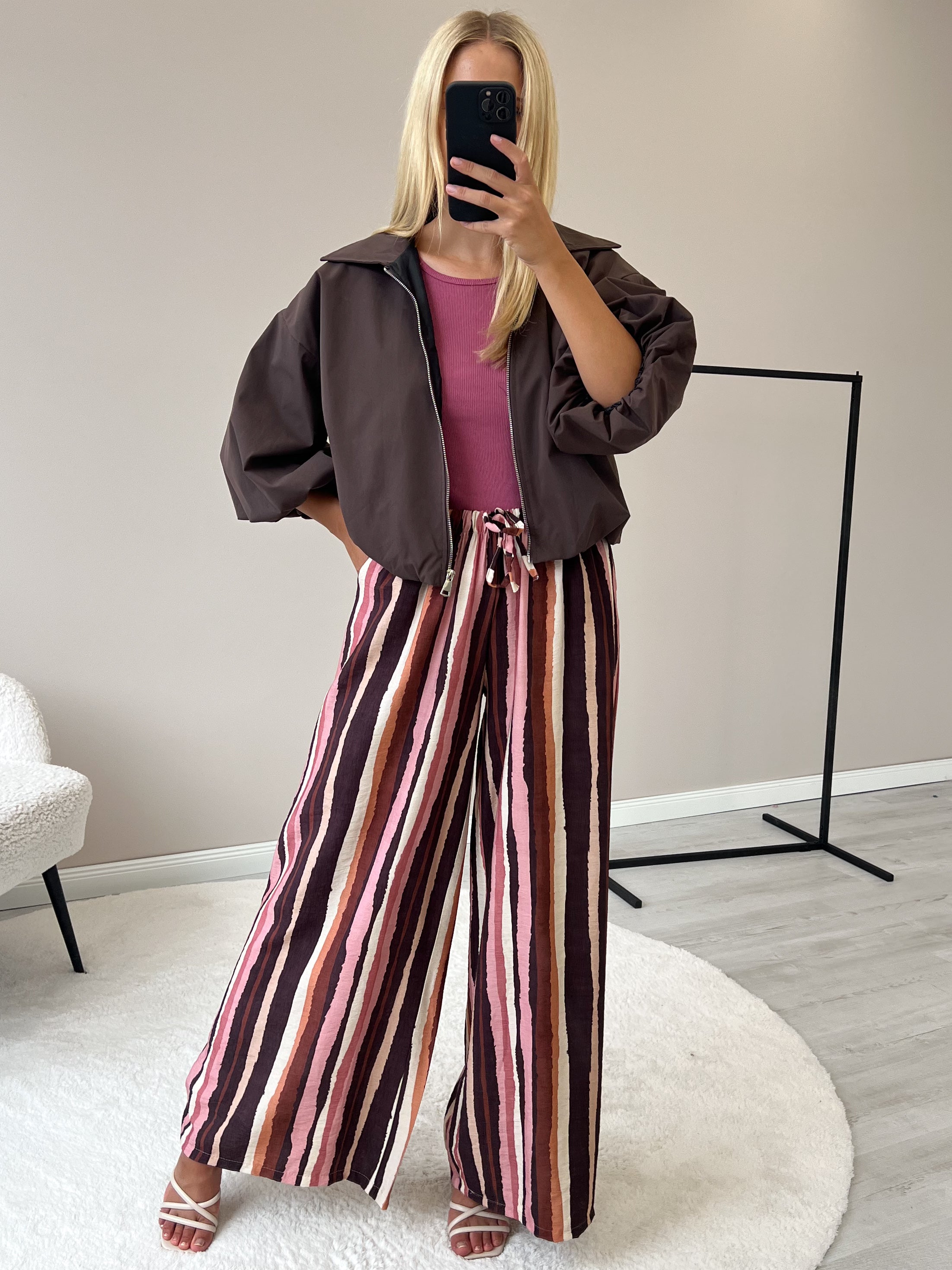 "Mena" stylische Jacke mit 7/8 Ärmeln - braun